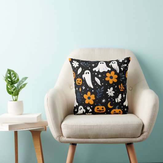 Spooky Ghost and Pumpkin Halloween Pillow クッション (椅子)