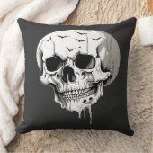 Spooky Halloween Melting Cranium With Bat Imagery  クッション (ブランケット)