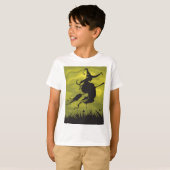 Spooky Halloween Witch Flying on Broomstick Tシャツ (正面フル)