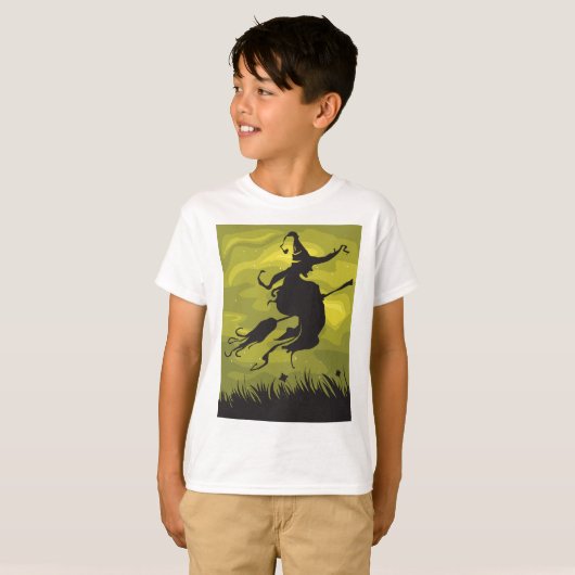 Spooky Halloween Witch Flying on Broomstick Tシャツ (正面フル)