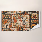 Spooky Harvest Vintage Halloween Patchwork バスタオル (バスタオル)