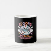 Spooky Medical Assistant Cute Halloween Essential コーヒーマグカップ (中央)