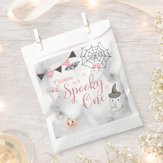 Spooky One Girl Halloween 1st Birthday フェイバーバッグ (クリップ留めされた状態)