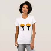 Spooky Pumpkin Embrace – Halloween Tee for Women Tシャツ (正面フル)