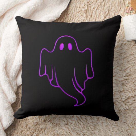 "Spooky Purple Glowing Ghost on Black Throw Pillow クッション (ブランケット)