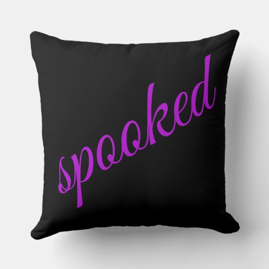 "Spooky Purple Glowing Ghost on Black Throw Pillow クッション (裏面)