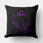"Spooky Purple Glowing Ghost on Black Throw Pillow クッション (正面)