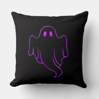 "Spooky Purple Glowing Ghost on Black Throw Pillow クッション