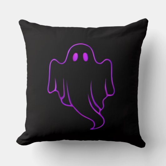 "Spooky Purple Glowing Ghost on Black Throw Pillow クッション (正面)