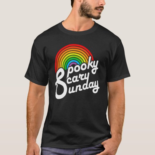 Spooky Scary Sunday Trendy Retro Rainbow Tシャツ (正面)