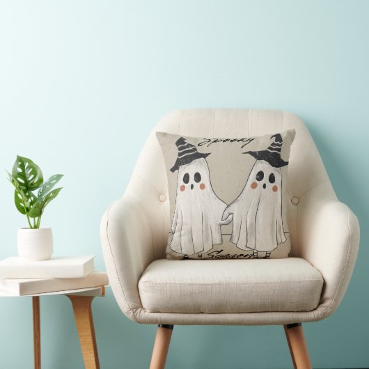 Spooky Season Squad Throw Pillow クッション (椅子)