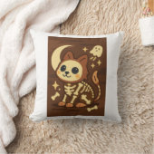 Spooky Skeleton Cat and Ghost Throw Pillow クッション (ブランケット)