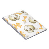 Spooky skulls and bones Halloween pattern ノートブック (右側)