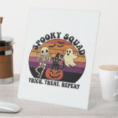 Spooky Squad レトロハロウィンデザイン (ブラックテキスト) - 台座サイン (インサイチュ)