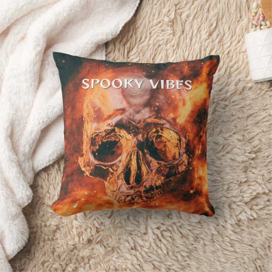 Spooky Vibes. Flaming skull in space クッション (ブランケット)