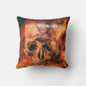 Spooky Vibes. Flaming skull in space クッション (裏面)