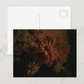 Spray chrysanthemums under dim lighting ポストカード (正面/裏面)
