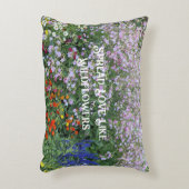 Spread Love Like Wildflowers Inspirational Floral アクセントクッション (正面(垂直))