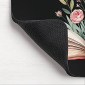 Spread Those Pages Like A Good Girl Bookworm Book  マウスパッド (コーナー)