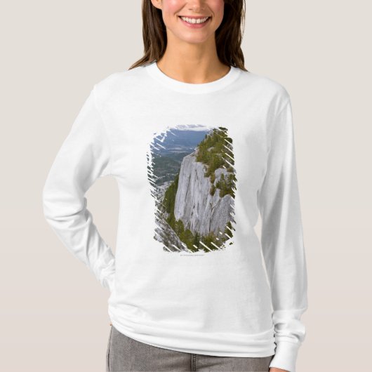SquamishのArialの"主な"眺め Tシャツ (正面)