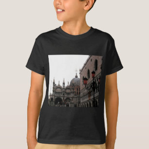 Square & Basilica of St Mark Tシャツ