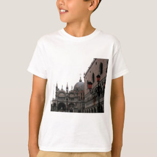 Square & Basilica of St Mark Tシャツ