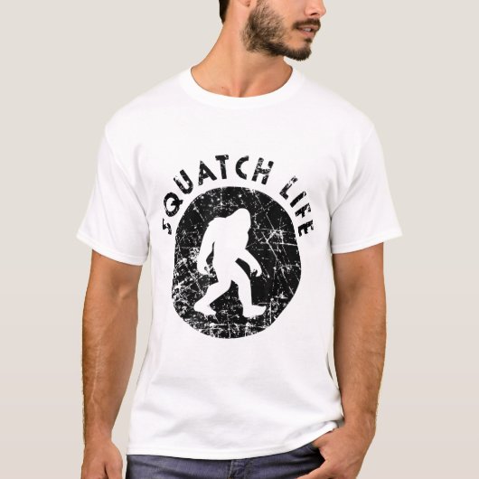 Squatch Life Vintage Bigfoot Design Tシャツ (正面)
