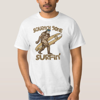 Squatchinか。 Tシャツをサーフすることを行くSquatch Tシャツ