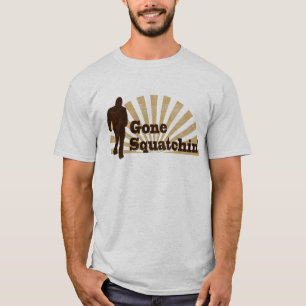 Squatchin行ったおもしろいなビッグフットのサスカッチ Tシャツ