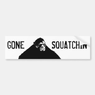 Squatchin行ったおもしろいなビッグフットのバンパーステッカー バンパーステッカー