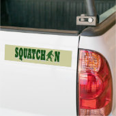 Squatchin バンパーステッカー (トラック上)