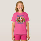 Squeaky Friend pun。かわいいベビーモルモット漫画 Tシャツ (正面フル)