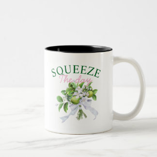 Squeeze The Day Coffee Mug: Funny Lemon Quote ツートーンマグカップ