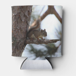 Squirrel in a Pine Tree 缶クーラー