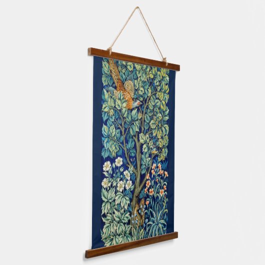 Squirrel in the forest, William Morris 吊り下げ型タペストリー (傾斜あり)