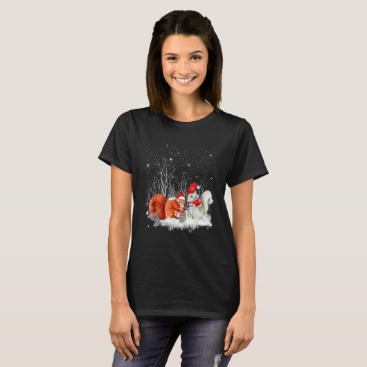 Squirrel Knitting Scarf Winter Christmas Tree Xmas Tシャツ (正面フル)