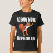 Squirrel Nobody Move I Dropped My Nuts  Tシャツ (正面)