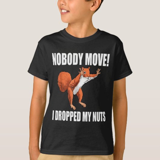 Squirrel Nobody Move I Dropped My Nuts  Tシャツ (正面)