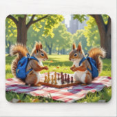 Squirrels Playing Chess In a City Park マウスパッド (正面)