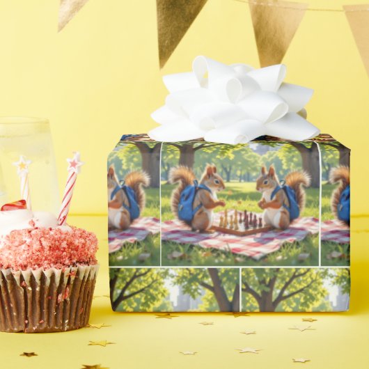 Squirrels Playing Chess In a City Park ラッピングペーパー (誕生日パーティー)