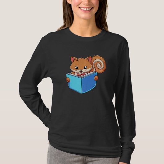 Squirrle Reading Book Reader Tシャツ (正面)