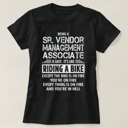 Sr. Vendor Management Associate Tシャツ (デザイン正面)