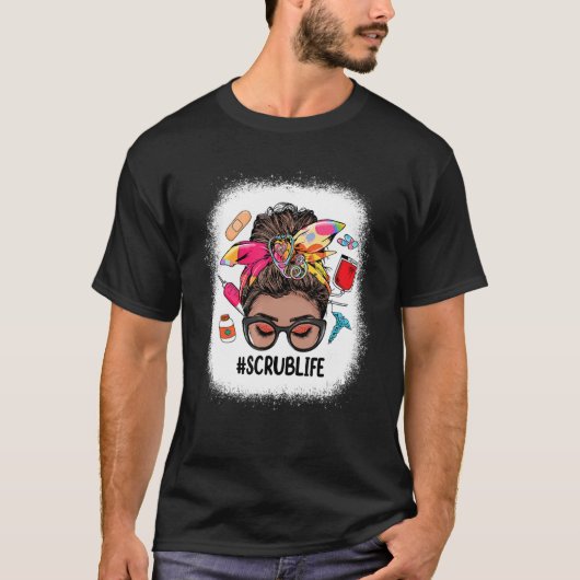 SrcubナースライフMessy Bun黒人女性かわいいナース Tシャツ (正面)