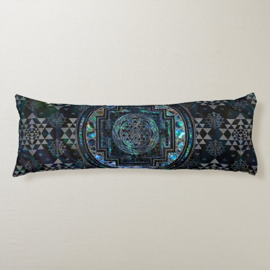 Sri Yantra/Sriのチャクラのアワビの貝および銀 ボディピロー (正面)