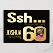 Ssh... サプライズ60歳の誕生日パーティー ゴールド ブラック 箔招待状 (正面)