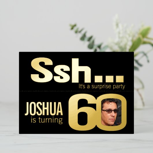 ssh...サプライズ60th誕生日パーティー金ゴールドブラック 箔招待状 (立ち正面)