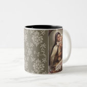 St.テレーズのベビーのイエス・キリストの飼い葉桶のピンクのバラ ツートーンマグカップ (正面右)