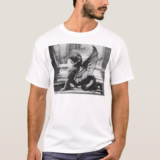 St.マイケルの噴水からのChimaera、パリ Tシャツ (正面)