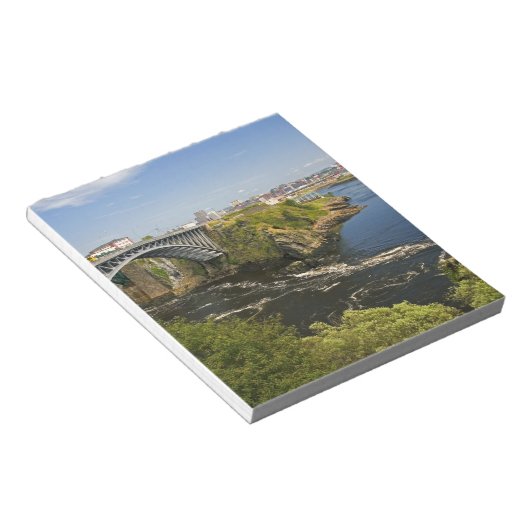 St.2のセントジョン川で秋を逆転 ノートパッド (アングル)