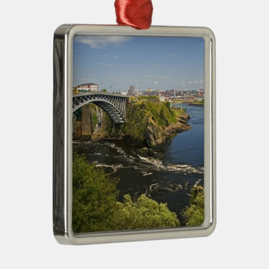 St.2のセントジョン川で秋を逆転 メタルオーナメント (右)